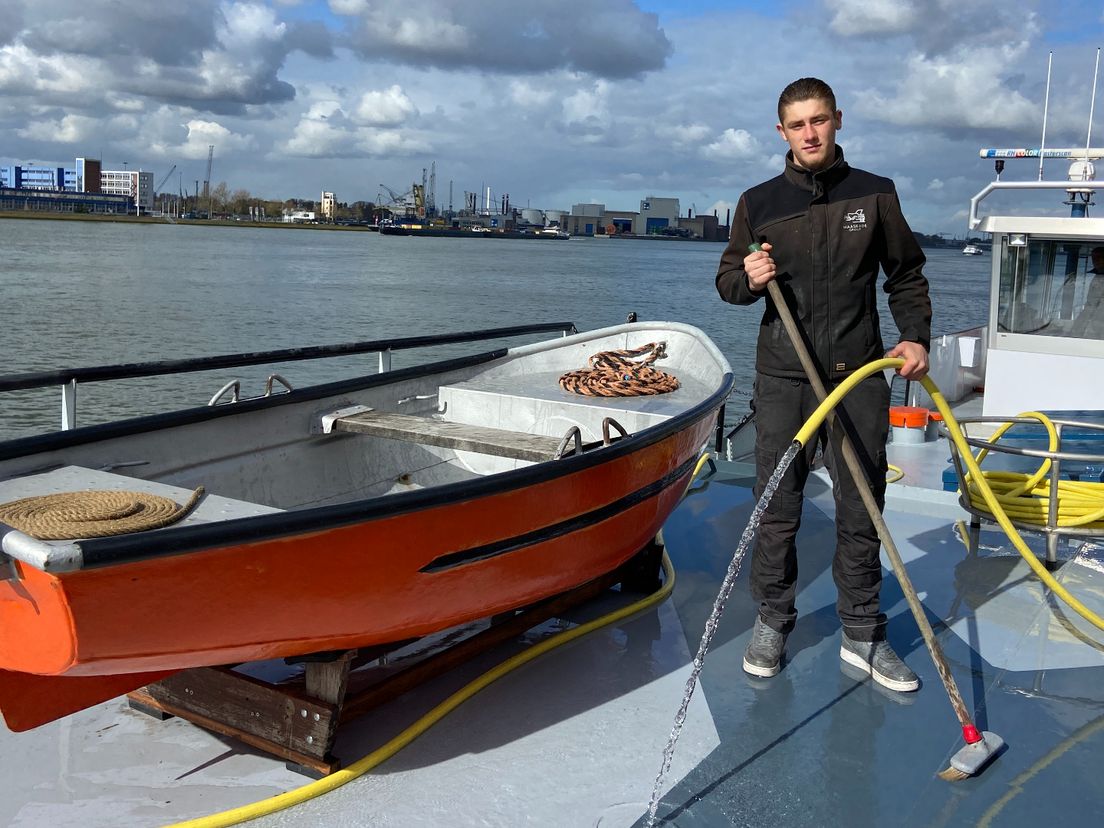 Bram was met 15 jaar een vroegere leerling maar wil nu op zijn 19e niet anders meer dan de binnenvaart