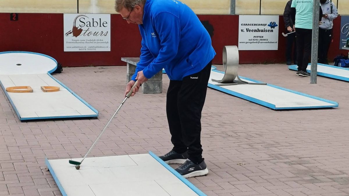 Ballen in je broekzak of bh: zo serieus is minigolf in Drachten