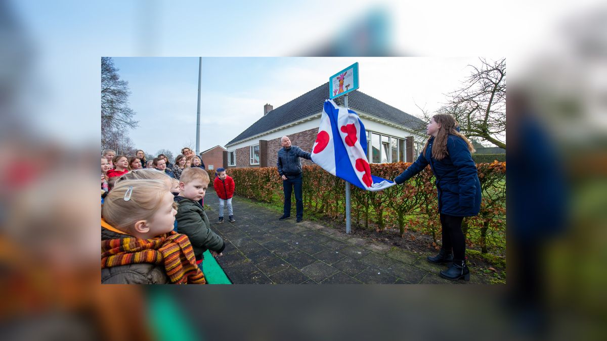Speciale verkeerszone geopend bij basisschool De Oanrin in Twijzel
