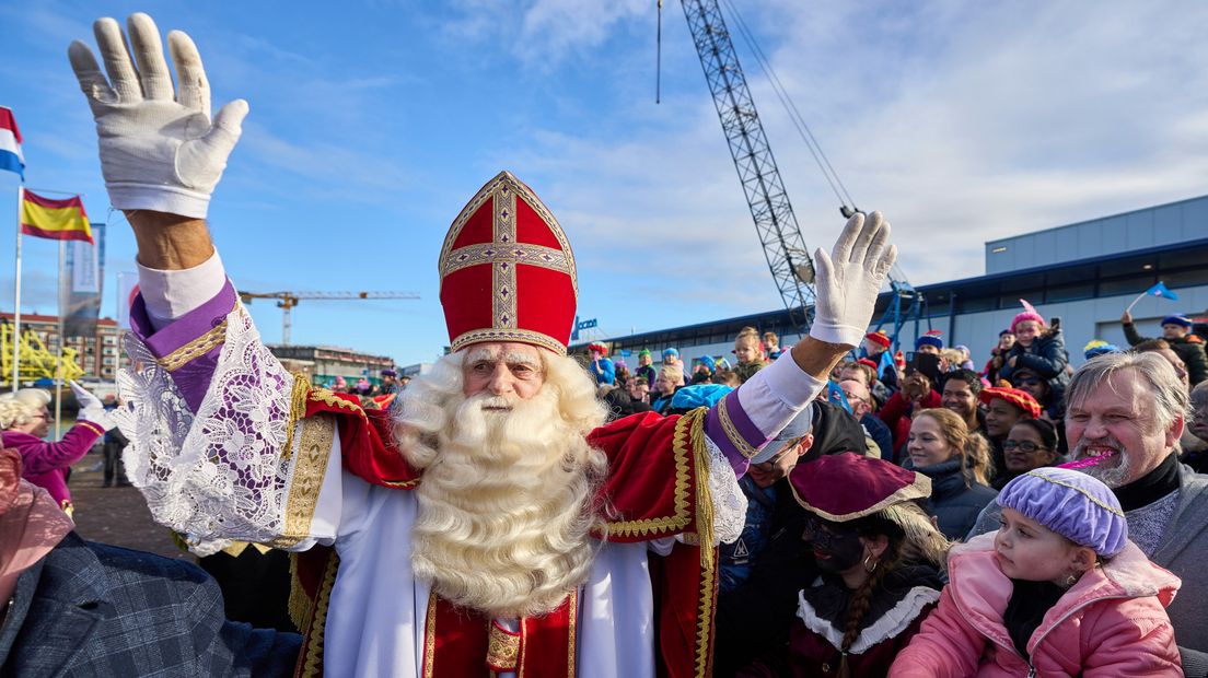 Sinterklaas in de haven