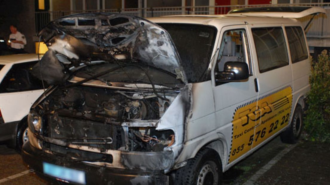 Taxi's in brand gestoken in Apeldoorn