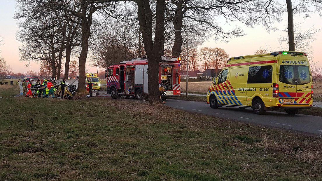 Het ongeluk gebeurde op de Schoonveldeweg in Koekange (Rechten: Persbureau Meter)