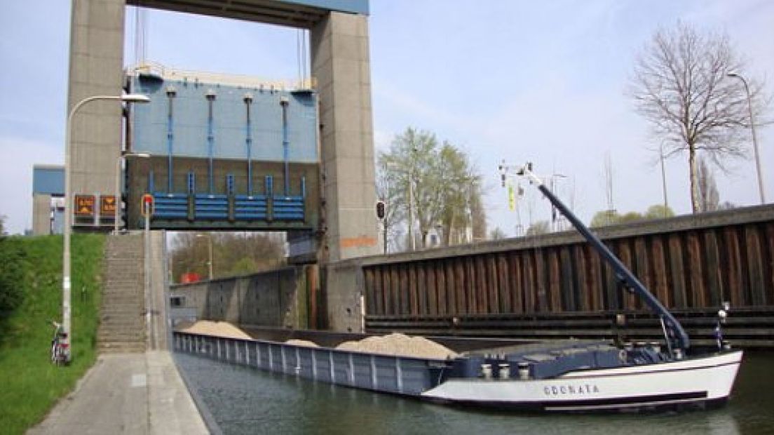Storing sluis Weurt al verholpen