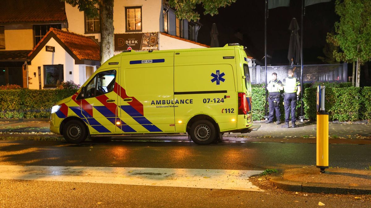 Automobilist rijdt gevallen fietser aan
