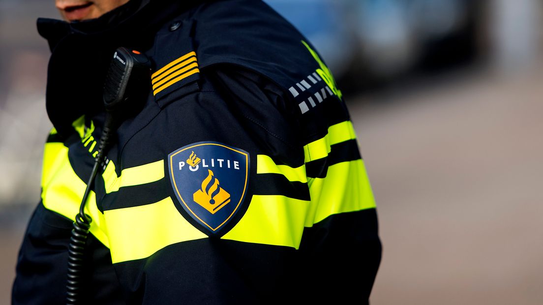 De politie is op zoek naar een straatrover.