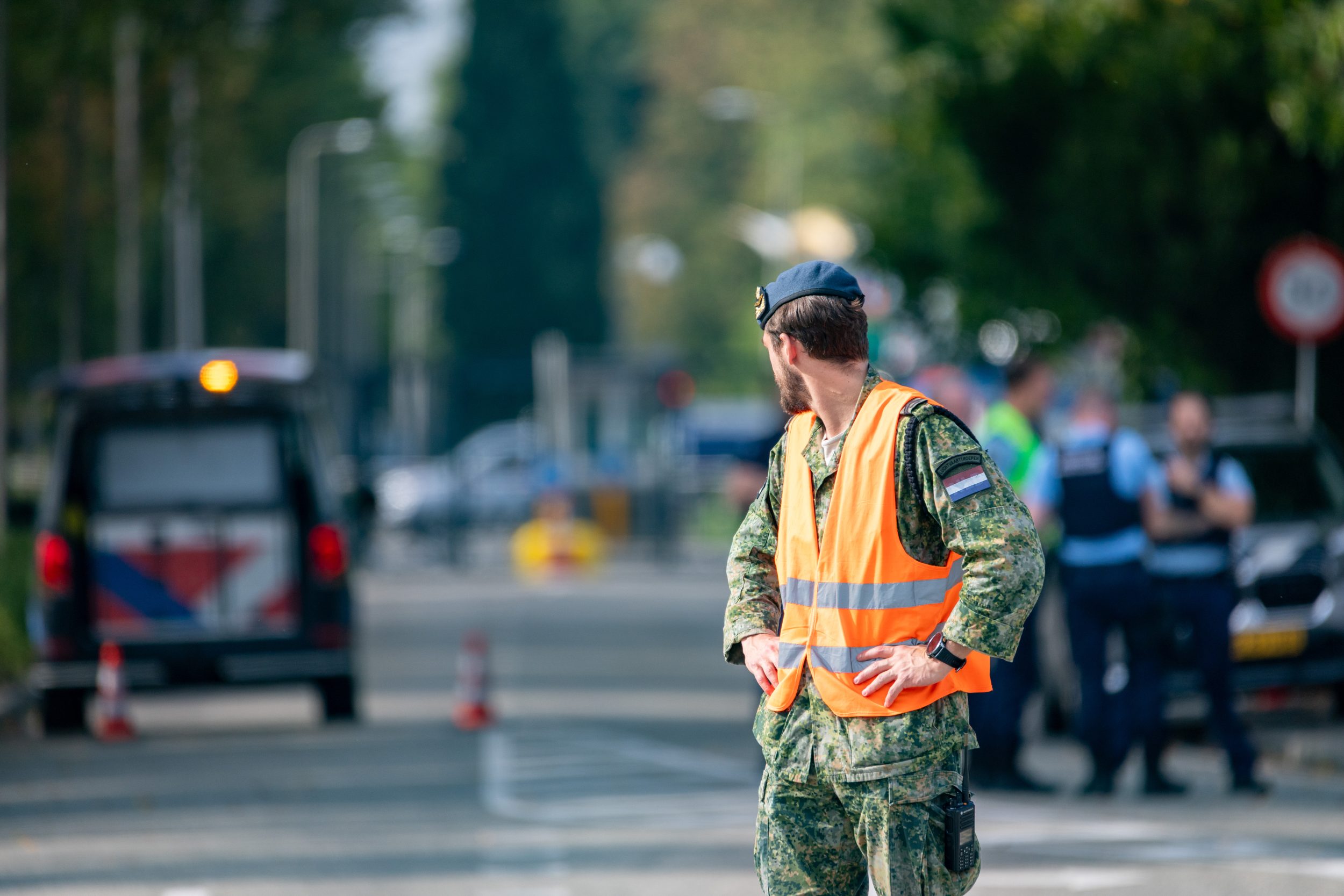 De vliegbasis wordt streng beveiligd na de vondst van een pakketje