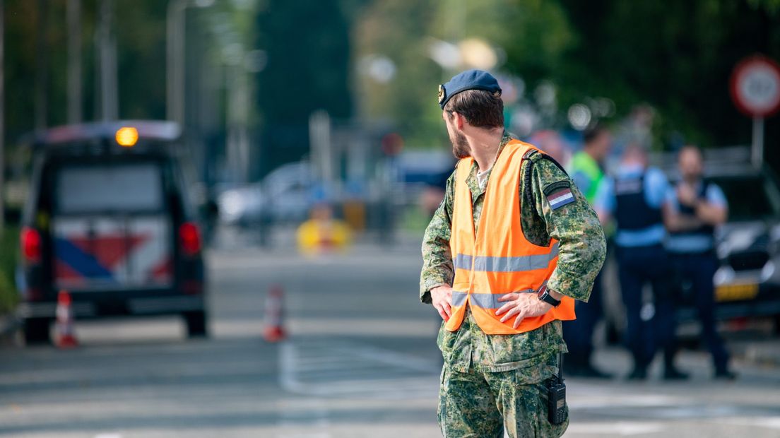 De vliegbasis wordt streng beveiligd na de vondst van een pakketje