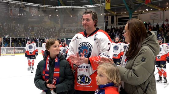 Emotioneel afscheid voor ijshockeyicoon Nick de Jong bij Nijmegen Devils
