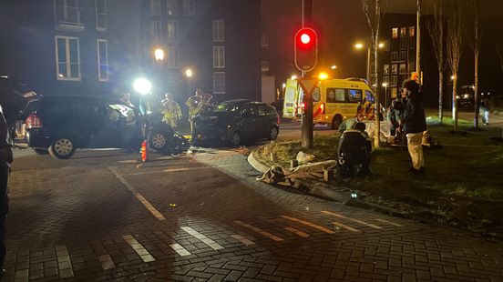 112 Nieuws: Vier gewonden bij ernstige aanrijding op het Pothoofd in Deventer. 112 Nieuws: Vier gewonden bij ernstige aanrijding op het Pothoofd in Deventer.