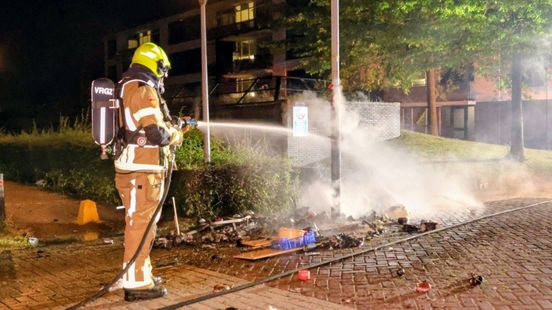 Zakken met afval in brand, zoveelste nachtelijke brand in deze buurt