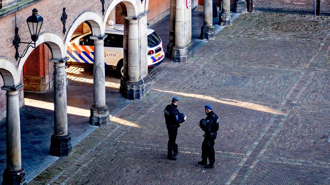 Het Binnenhof en het Plein werden ontruimd