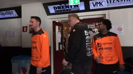 Fans zwaaien spelers Hurry-Up uit op weg naar bekerfinale