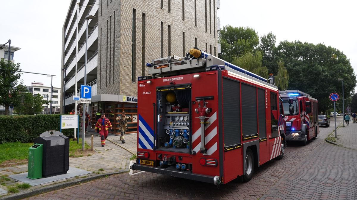 112-nieuws: Brand flat Molukkenstraat in Stad 'onder controle', bewoners in veiligheid gebracht