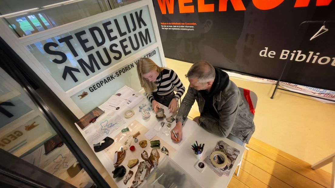 Bij ArcheoHotspot in Coevorden mag iedereen vondsten inbrengen en onderzoeken