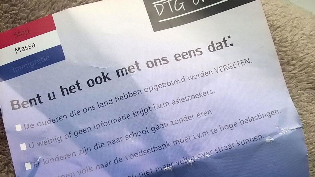 Deze flyer werd uitgedeeld in de buurt van het Bonhoeffer College