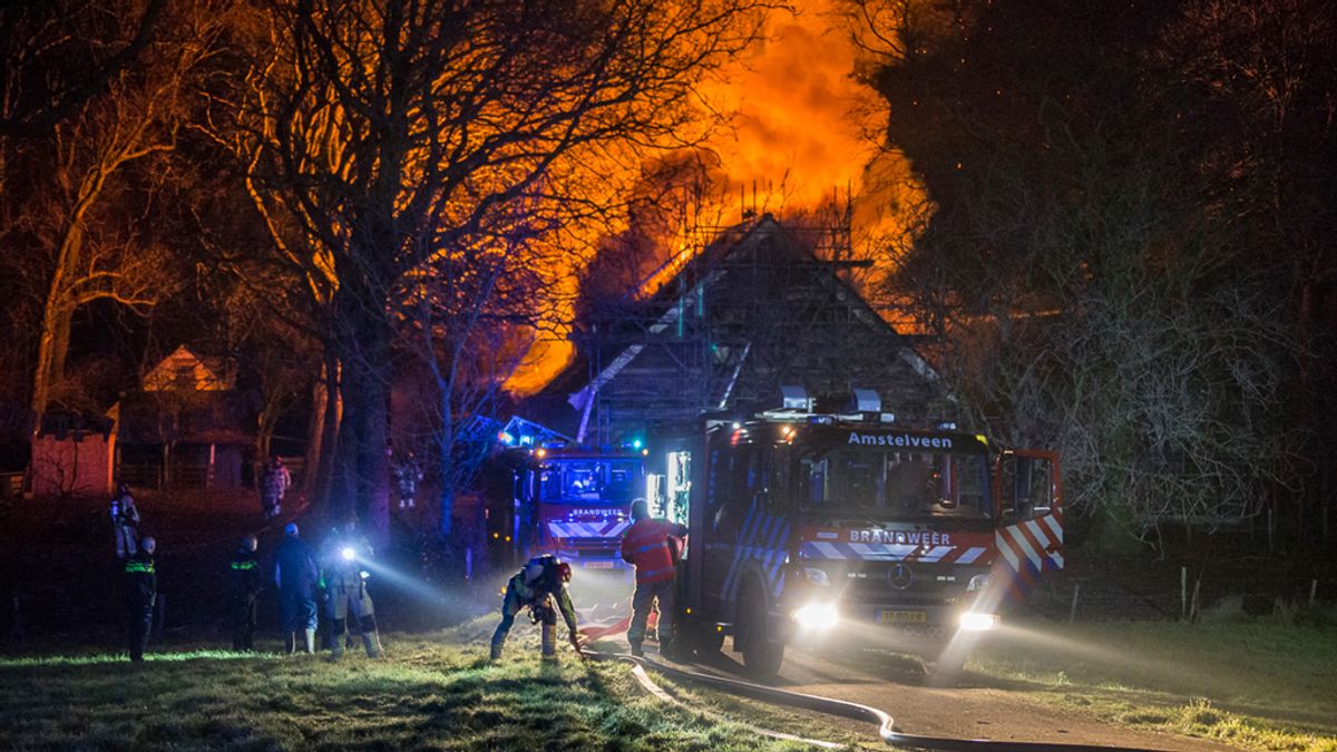 Grote brand in boerderij bij Uithoorn
