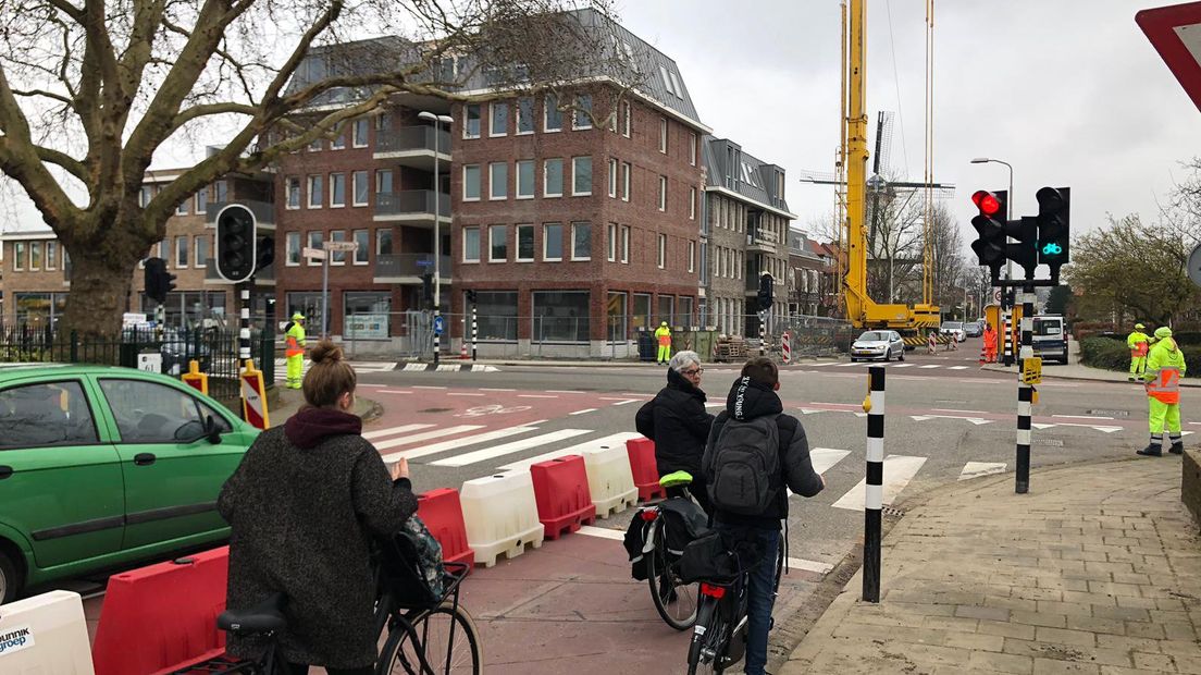 Het nieuwe stoplicht op de Eerste Stationsstraat.