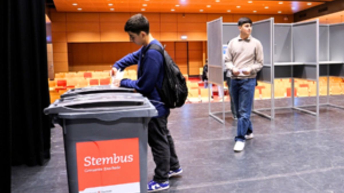 Stemmen op school, in Enschede doen 900 leerlingen mee aan de verkiezingen