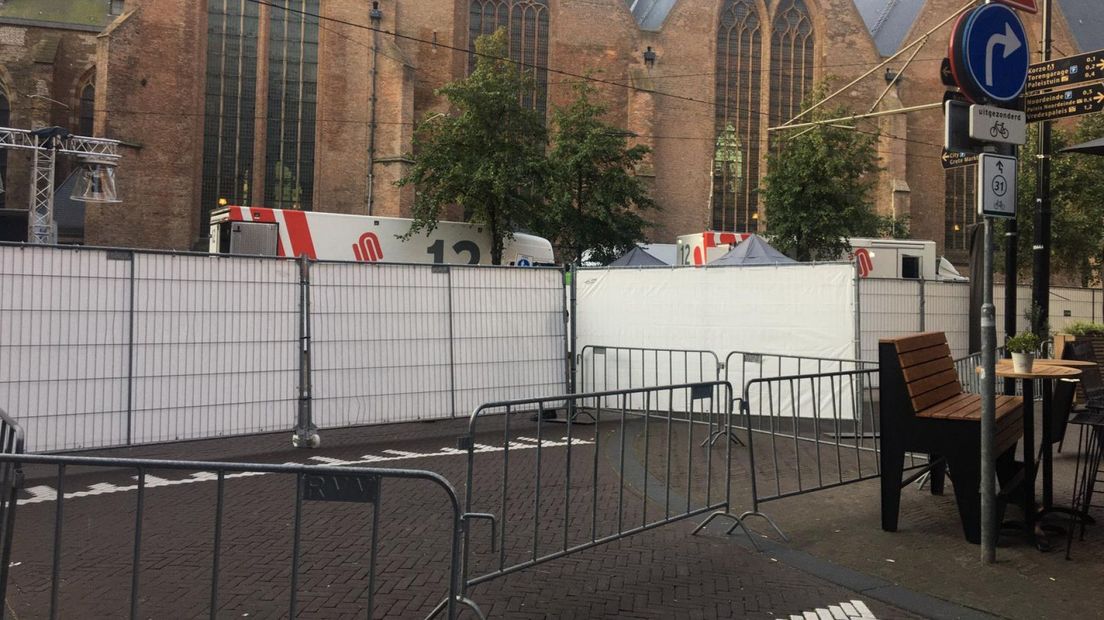 Grote Kerk afgezet met schermen