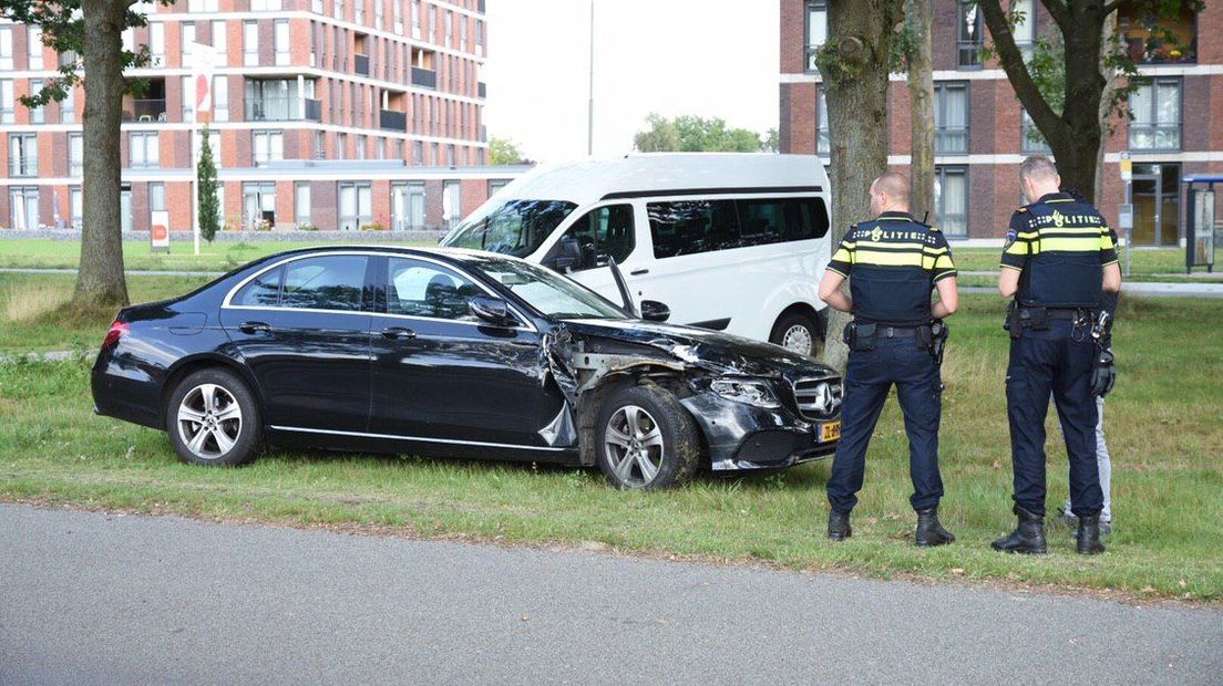 Kop-staartbotsing in Emmen (Rechten: De Vries Media)