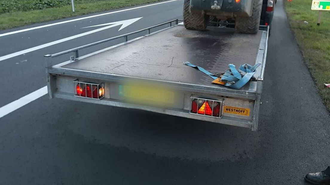 gestolen minishovel losgeschoten op aanhanger