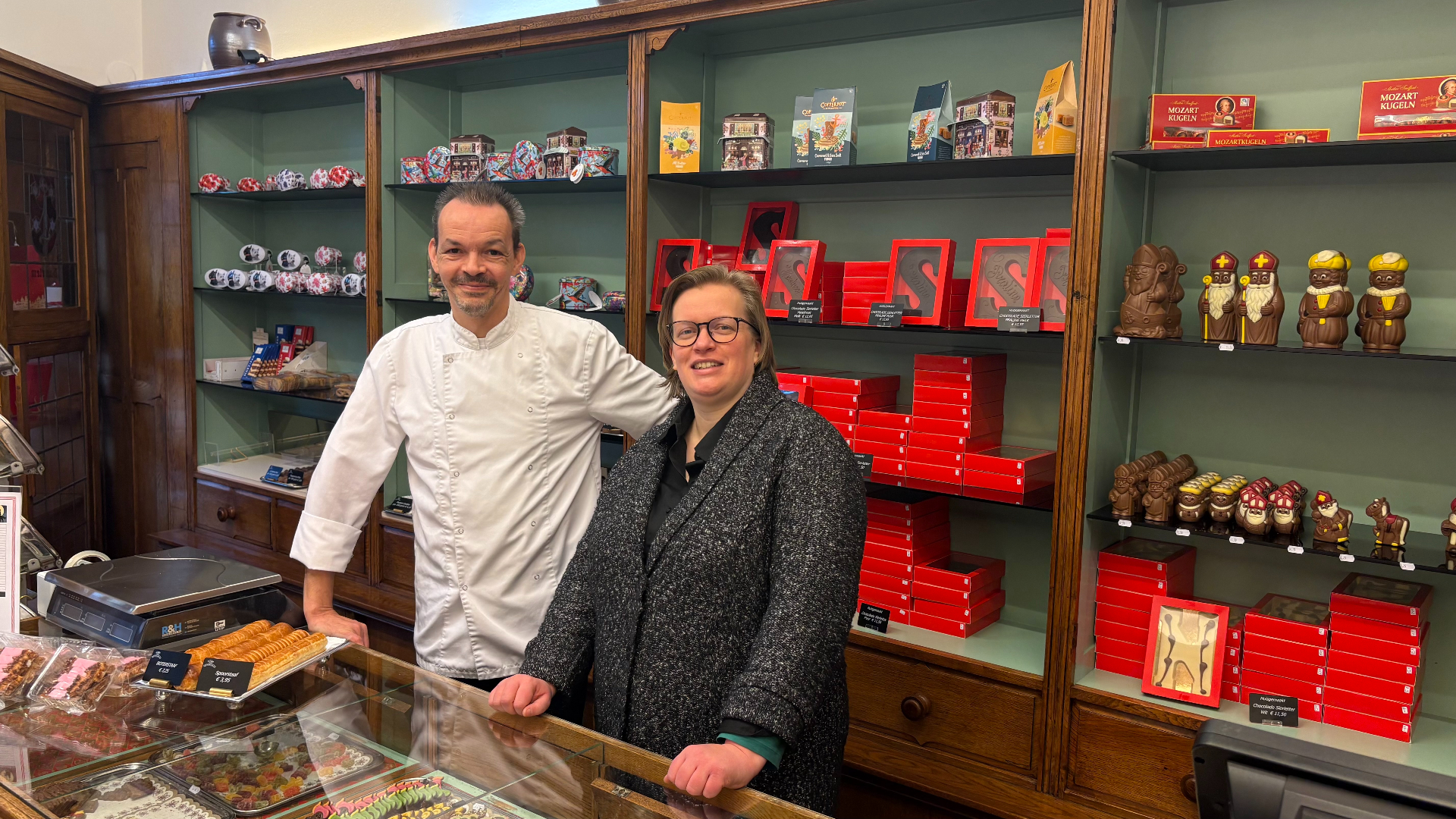 Na 124 jaar stopt banketbakkerij B.J. Carlier ermee, tot verdriet van eigenaar Arjan van Poll en zijn partner Manna