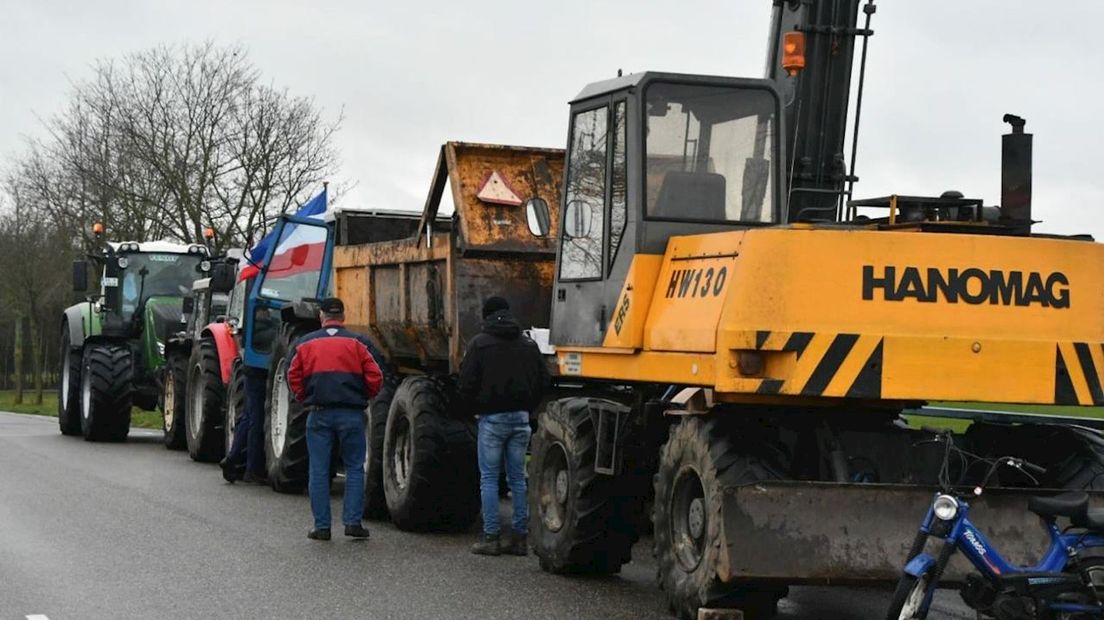 Boeren protesteren op viaduct over N35 bij Enschede
