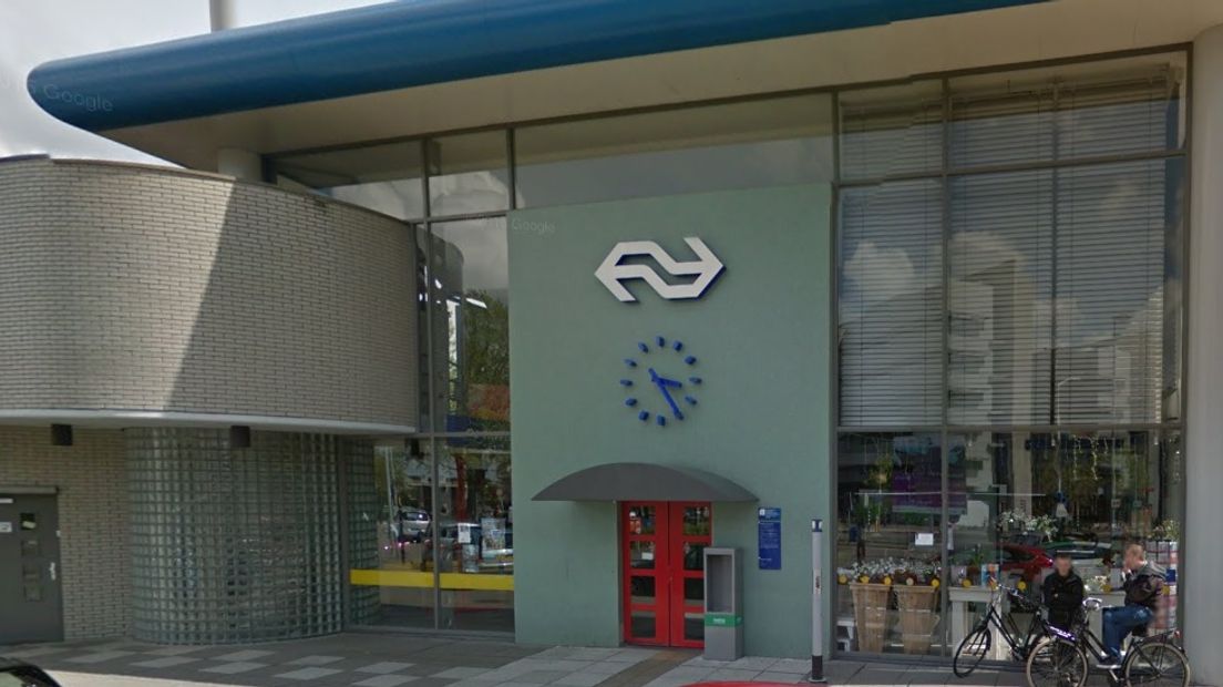 Het stationsgebouw in Assen (Rechten: Google Streetview)