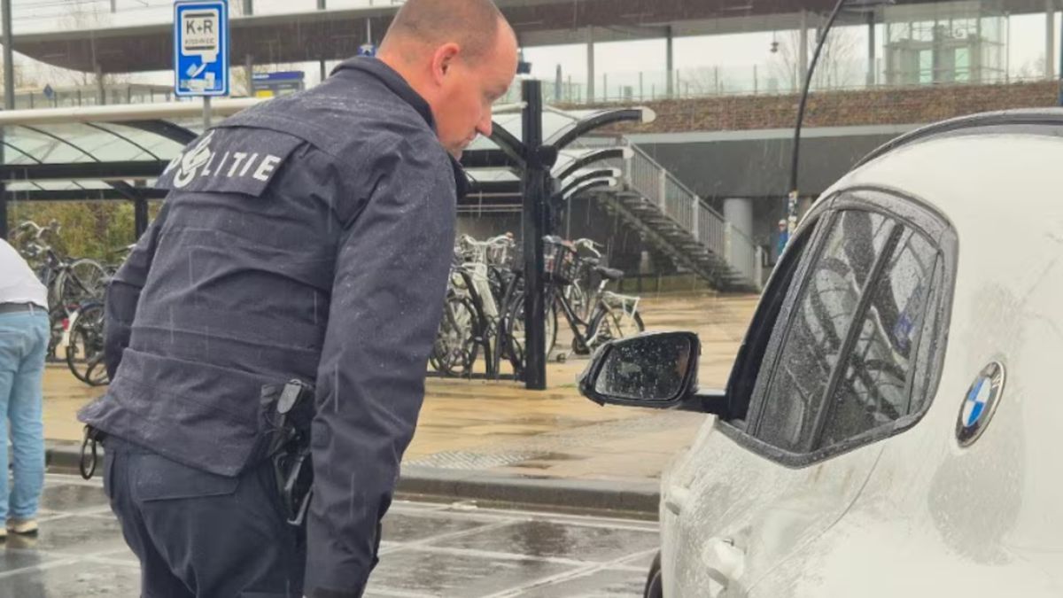 Politiecontrole in Woerden en Nieuwegein: 2 aanhoudingen en vele boetes uitgedeeld