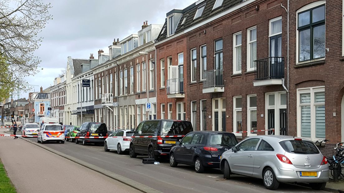 De politie deed lange tijd onderzoek op straat.