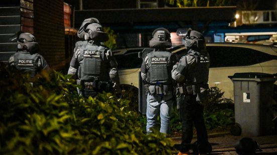 Woonwijk afgezet door politieactie, persoon aangehouden