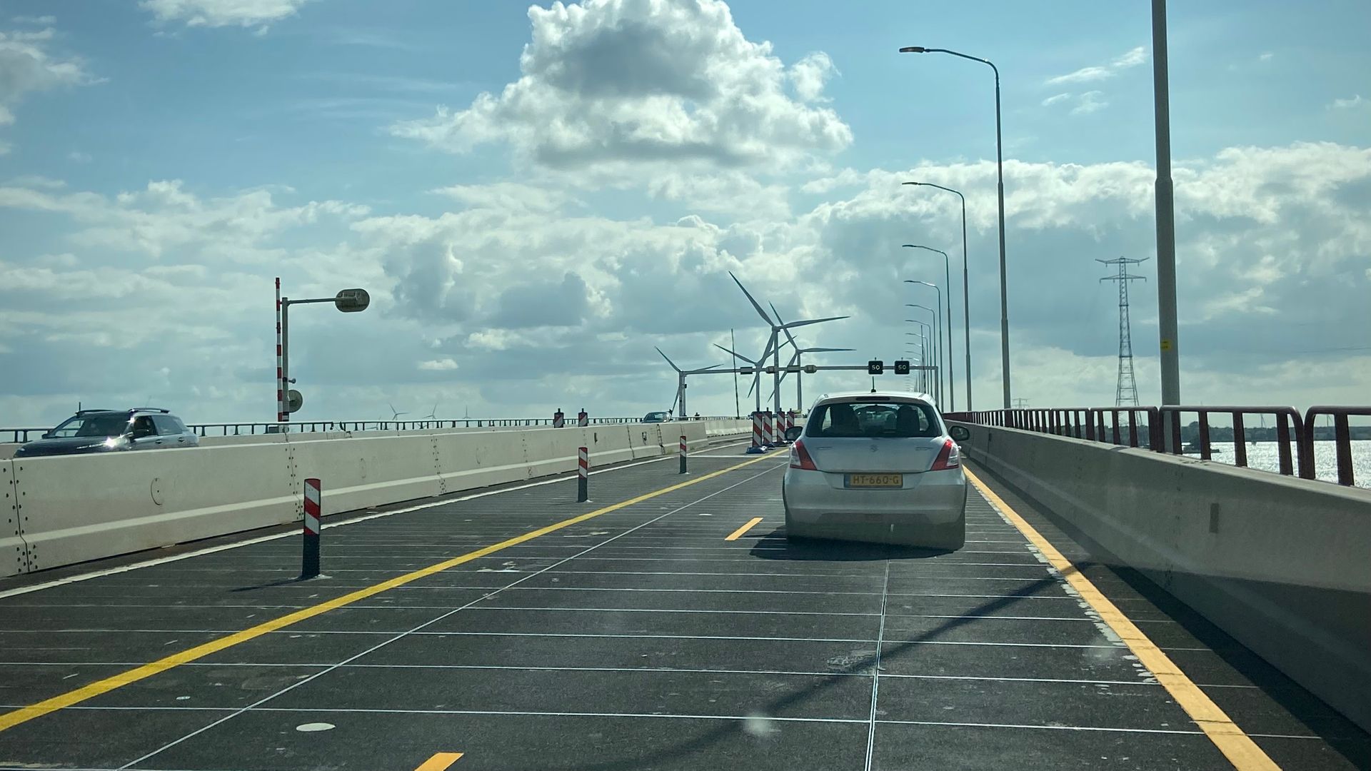 De losse panelen op de brugklep zijn hier goed te zien