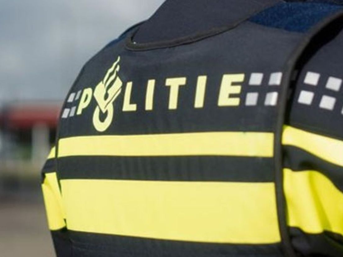 De politie heeft een waarschuwingsschot gelost en daarna is een man opgepakt.
