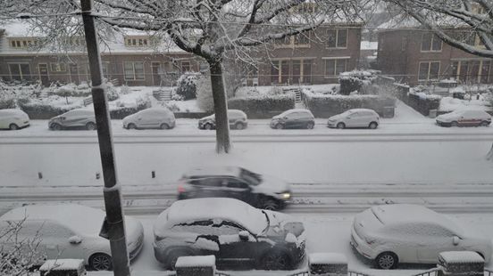 Deze boetes kun je krijgen voor het niet sneeuwvrij maken van je auto