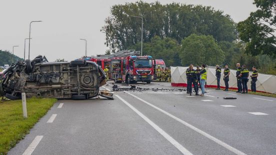 Huissenaar komt om bij zwaar ongeluk in Kesteren. Huissenaar komt om bij zwaar ongeluk in Kesteren.