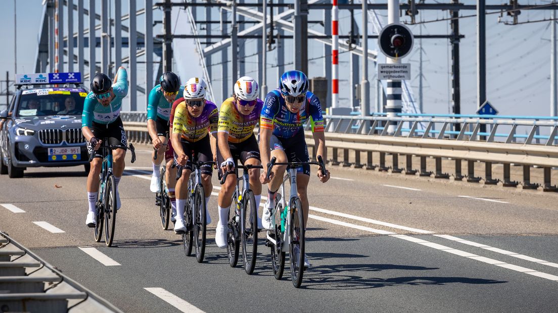 De vluchters over de Vlakebrug