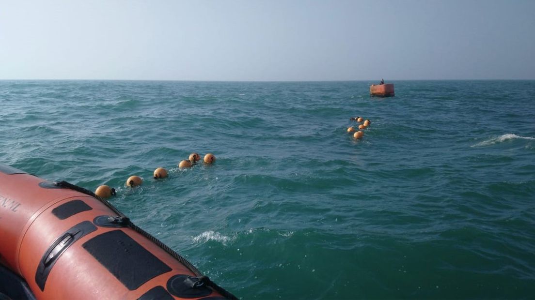 De zeewierboerderij voor de kust