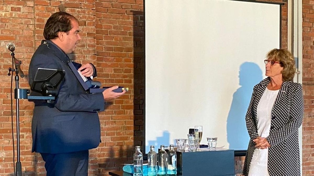 Afzwaaiend directeur Hilde van Ree uit Midlaren Koninklijk onderscheiden