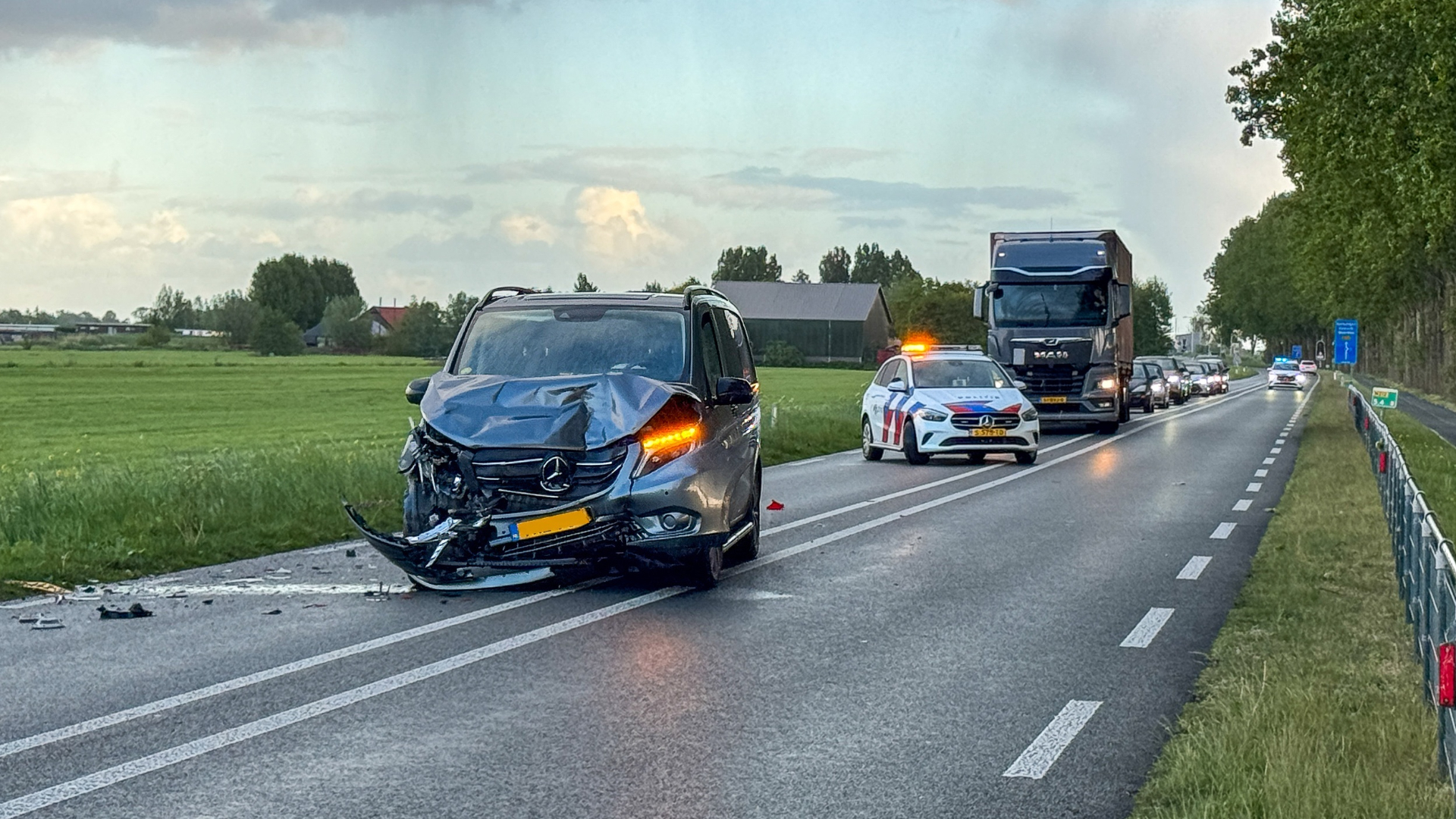 Botsing bij Wilnis zorgt voor flinke schade