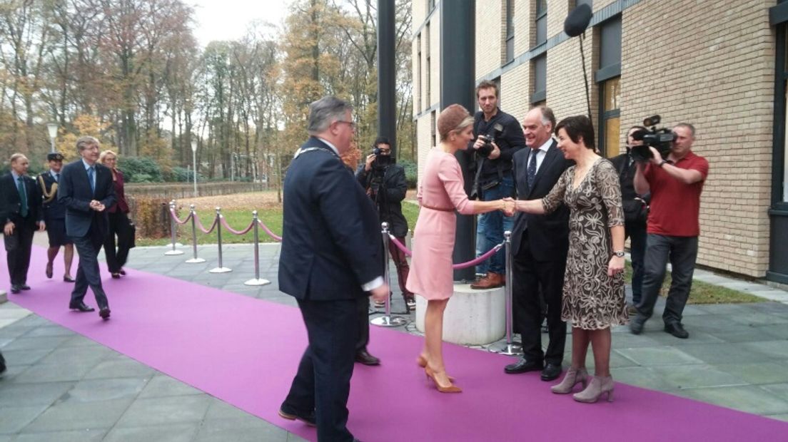 Koningin Máxima heeft donderdag drie innovatieve operatiekamers van het Radboudumc in Nijmegen geopend.
