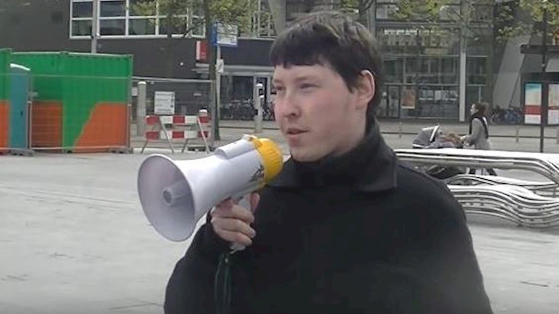 UT-student Nikita tijdens een pro-Rusland demonstratie