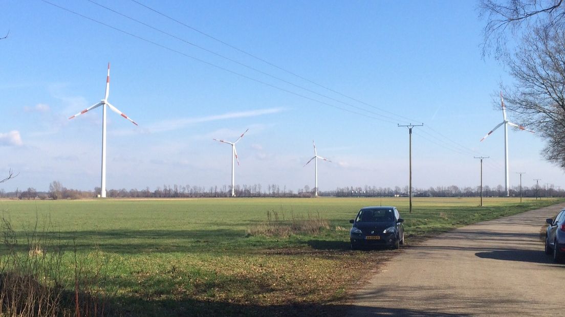 Deze windmolens staan nu net over de grens bij Weijerswold in Duitsland (Rechten: Berton van Balveren / RTV Drenthe)