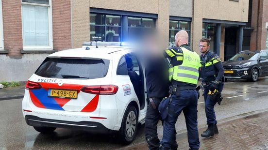 Man aangehouden voor steekincident • twee ongelukken op A15. Man aangehouden voor steekincident • twee ongelukken op A15.