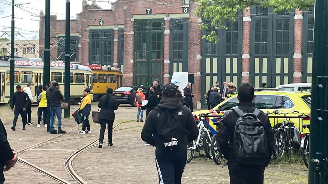 Gedupeerde bewoners Wouwermanstraat onderweg naar bewonersbijeenkomst
