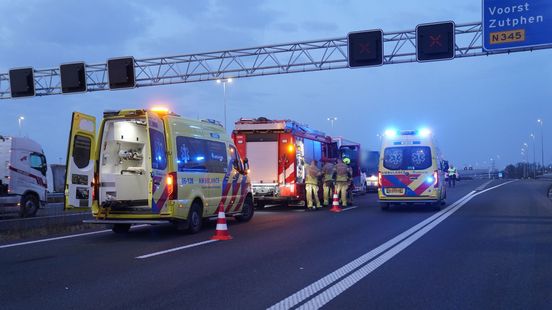 Vier bestelbussen botsen op A1