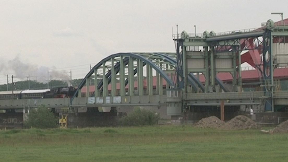 Laatste rit over oude spoorbrug