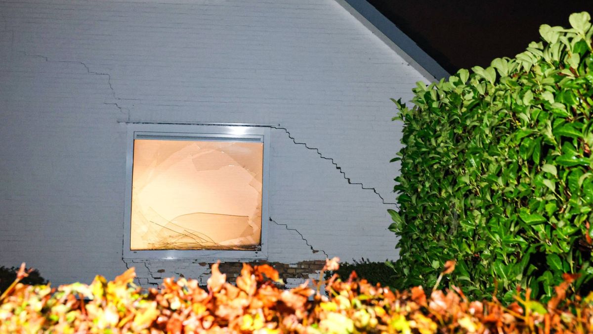 112-nieuws: Boetes uitgedeeld bij verkeerscontrole Veendam • Auto rijdt tegen woning in Hoogezand