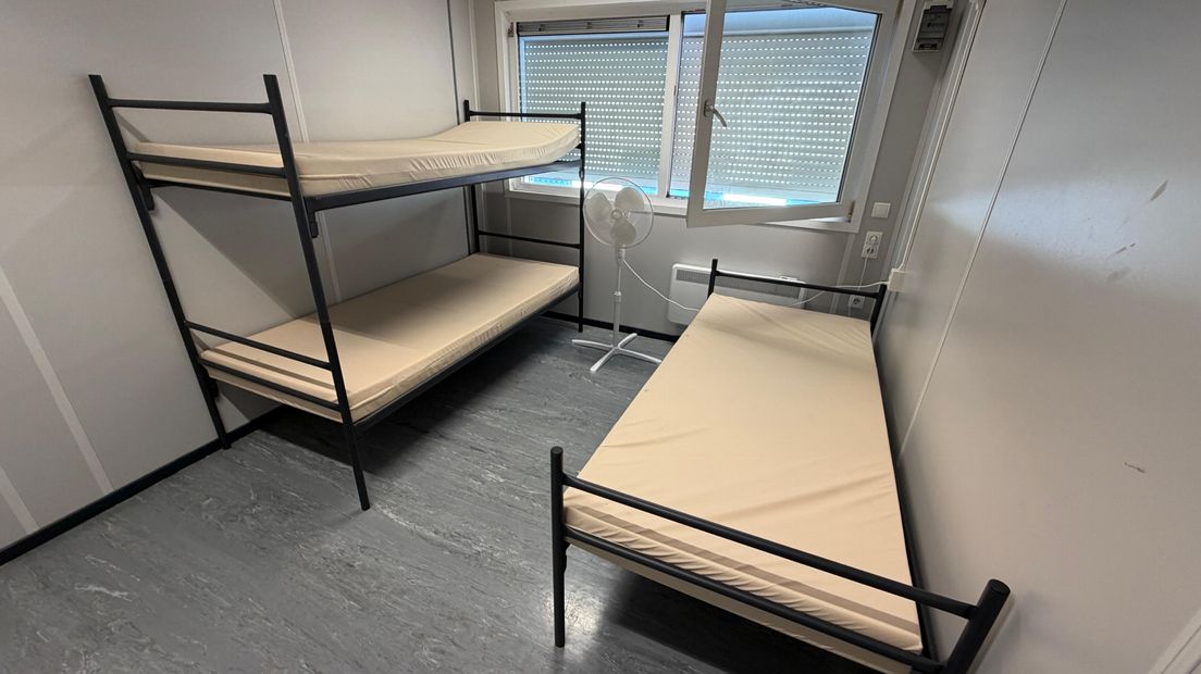 Een kamer in de noodopvang bij Heinkenszand
