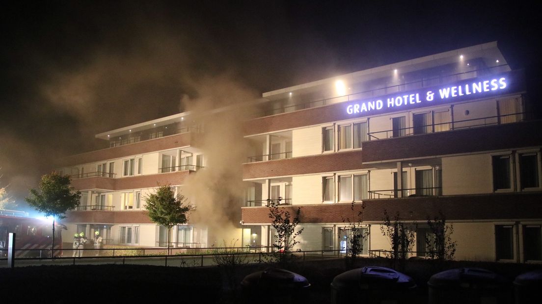 Bij de brand kwam veel rook vrij.