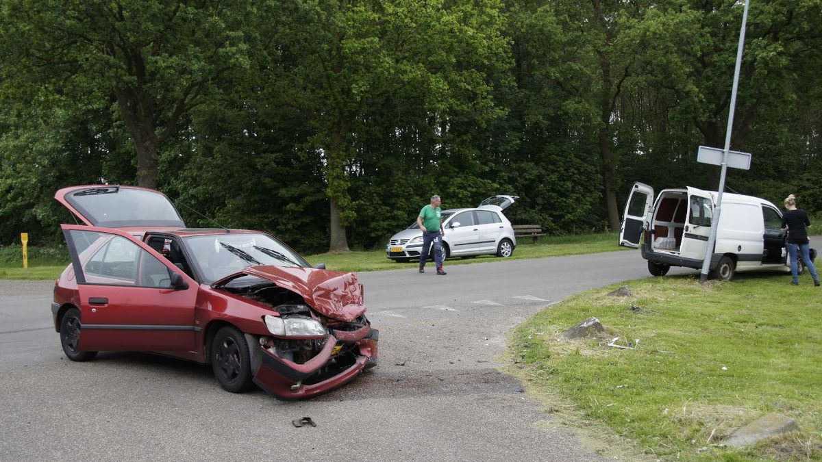 Auto's botsen in Tweede Exloërmond door voorrangsfout